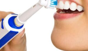Hoe u uw elektrische tandenborstel correct gebruikt